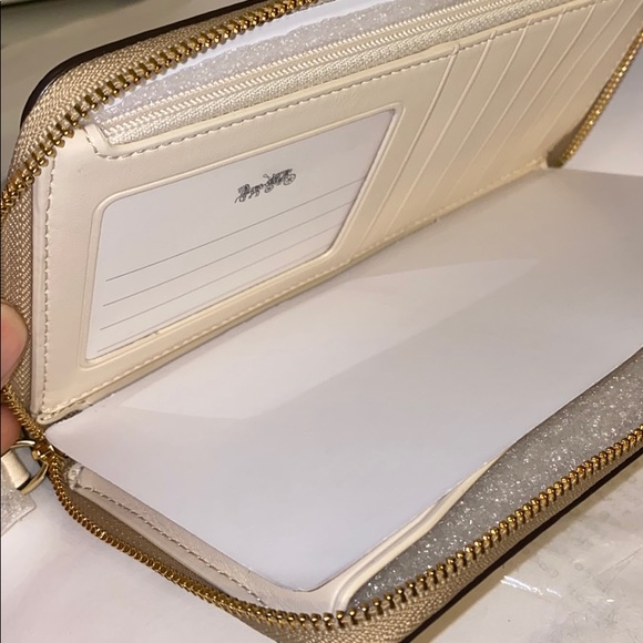 Coach Large Phone Wallet In Signature Canvas LIGHT - Picture 9 of 16